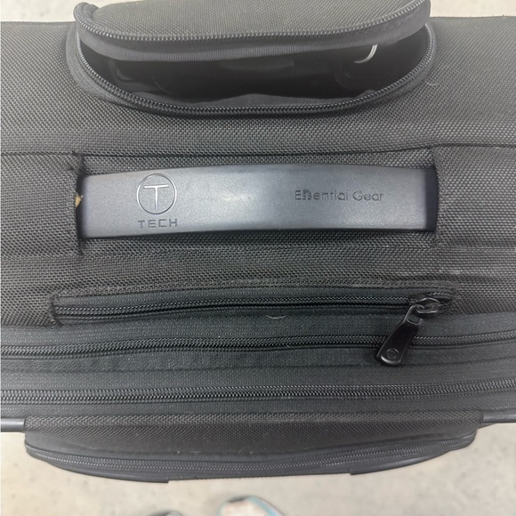 TUMI T TECH Black Expandable Rolling Suitcase - Picture 2 of 5